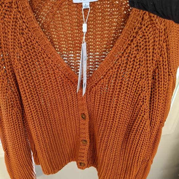 Brand New sweater 525 - Picture 2 of 9